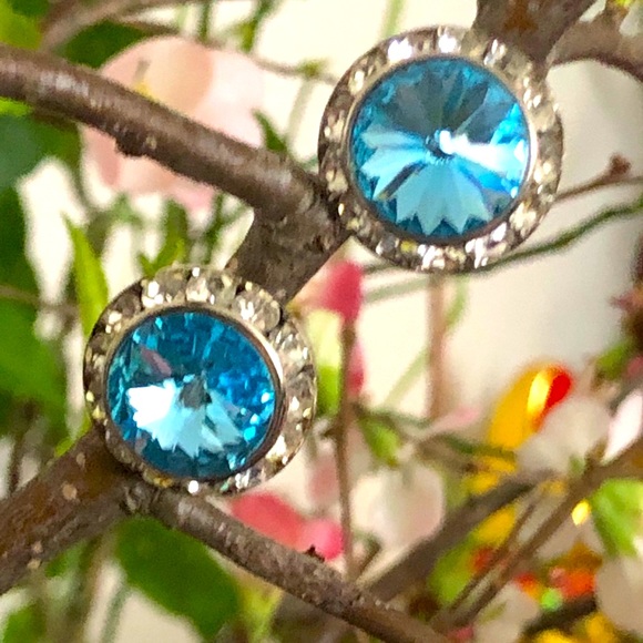 NEW Vintage clip Swarovski earrings - Picture 1 of 9
